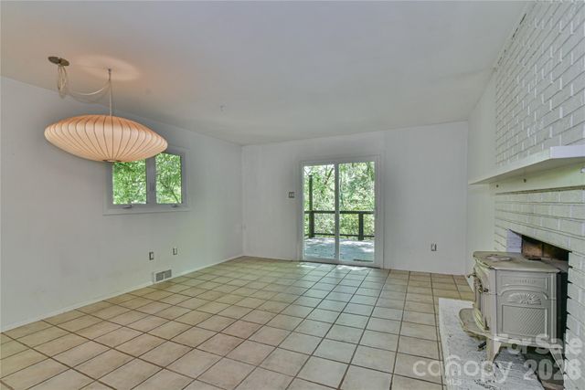 1 Hillcrest Lane, Black Mountain, NC 28711
