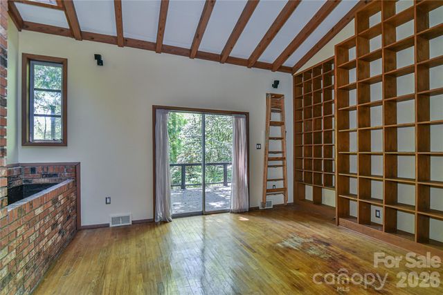 1 Hillcrest Lane, Black Mountain, NC 28711