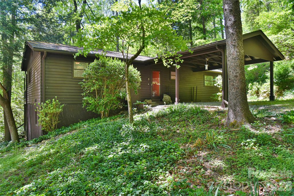 1 Hillcrest Lane, Black Mountain, NC 28711