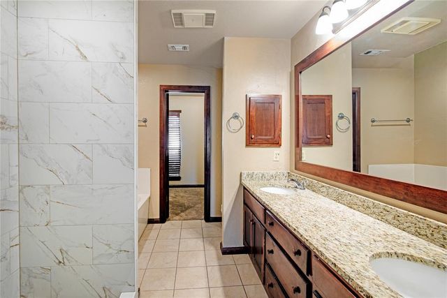 15604 Hyde Parke Drive, Edmond, OK 73013