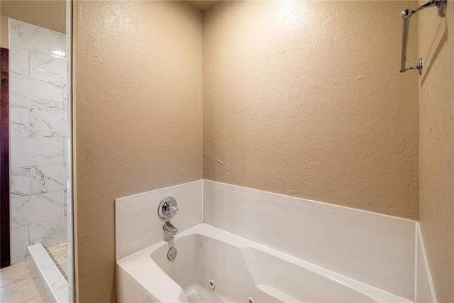 15604 Hyde Parke Drive, Edmond, OK 73013