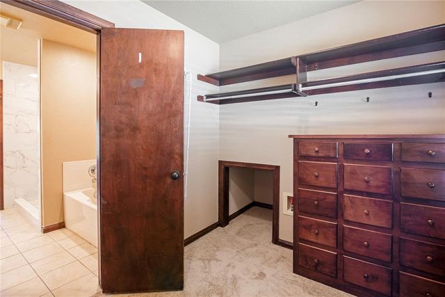 15604 Hyde Parke Drive, Edmond, OK 73013