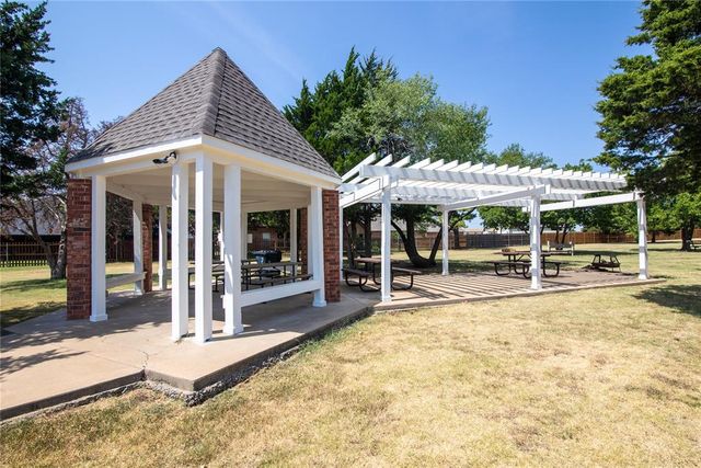 15604 Hyde Parke Drive, Edmond, OK 73013