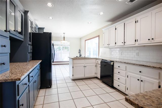 15604 Hyde Parke Drive, Edmond, OK 73013