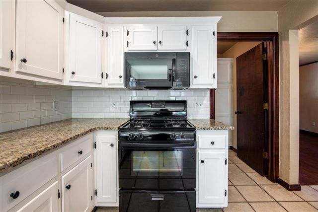 15604 Hyde Parke Drive, Edmond, OK 73013