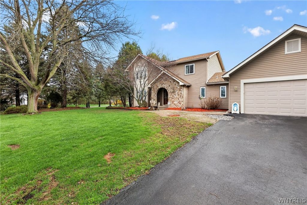142 Yorktown Drive, Penfield, NY 14580