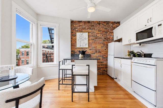 32 Grove St 8, Boston, MA 02114