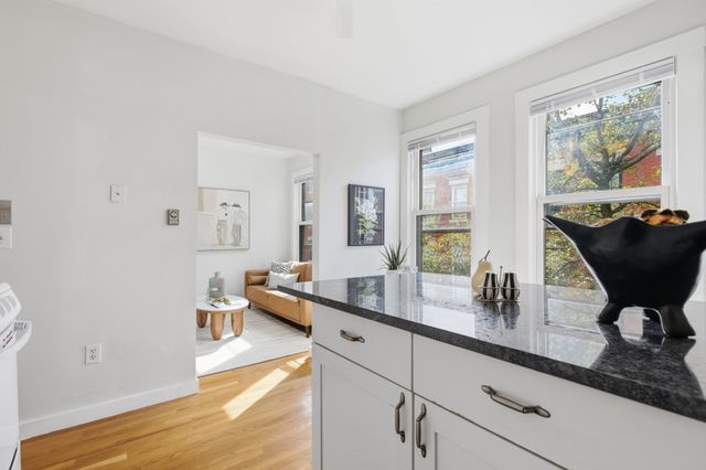 32 Grove St 8, Boston, MA 02114