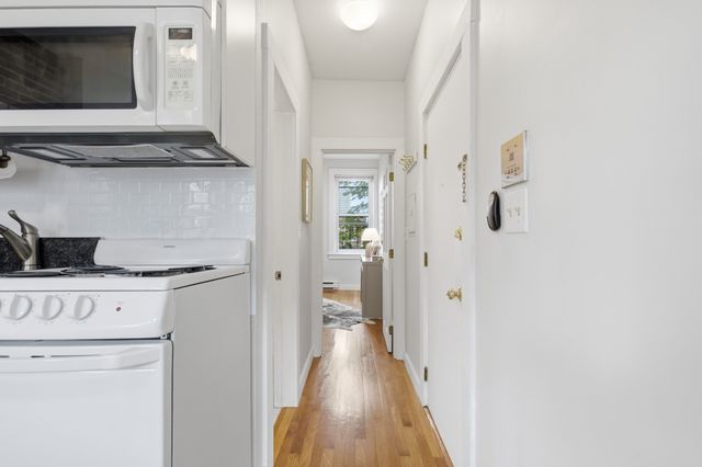 32 Grove St 8, Boston, MA 02114
