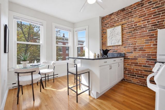 32 Grove St 8, Boston, MA 02114