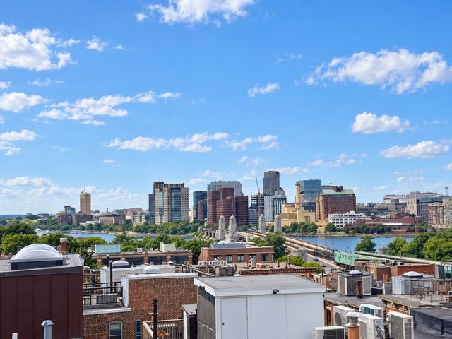 32 Grove St 8, Boston, MA 02114