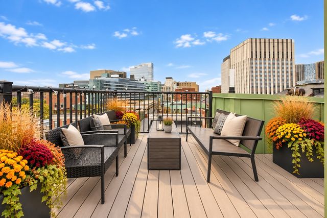 32 Grove St 8, Boston, MA 02114