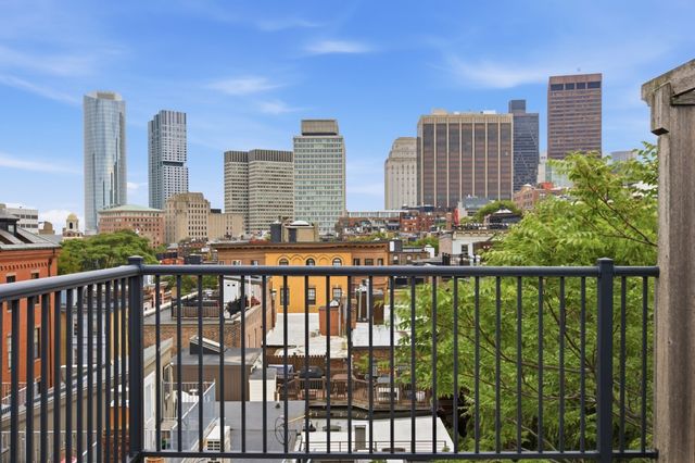 32 Grove St 8, Boston, MA 02114