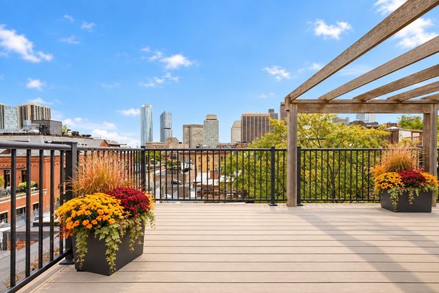 32 Grove St 8, Boston, MA 02114