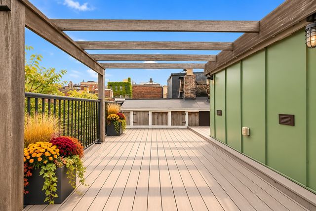 32 Grove St 8, Boston, MA 02114