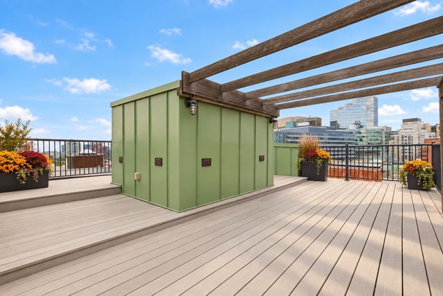 32 Grove St 8, Boston, MA 02114