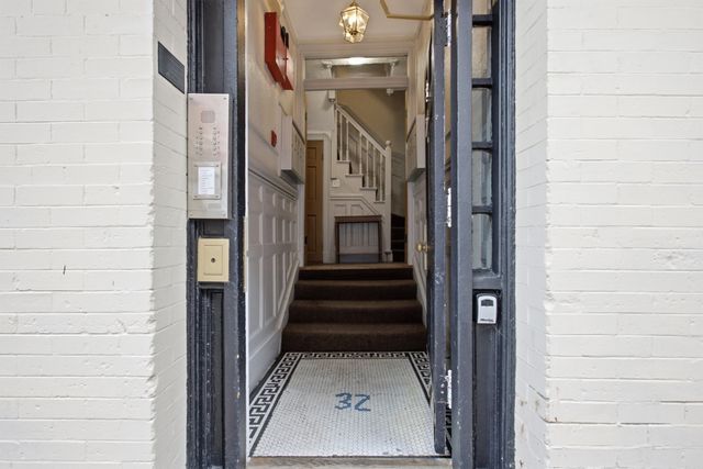 32 Grove St 8, Boston, MA 02114