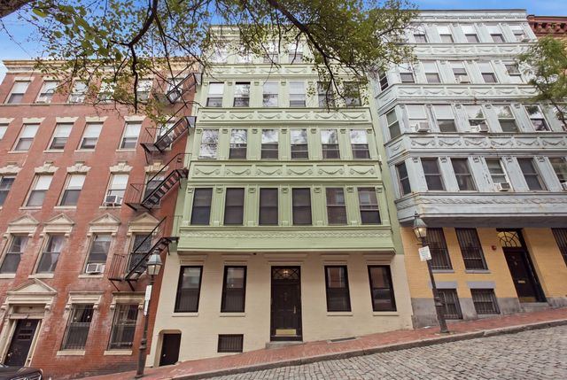32 Grove St 8, Boston, MA 02114