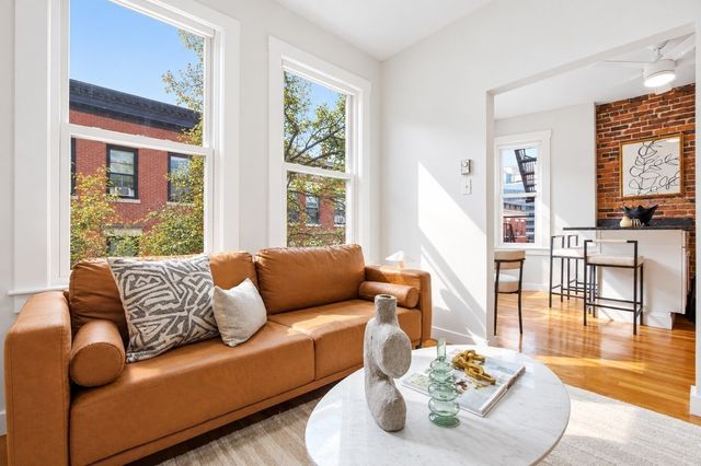 32 Grove St 8, Boston, MA 02114