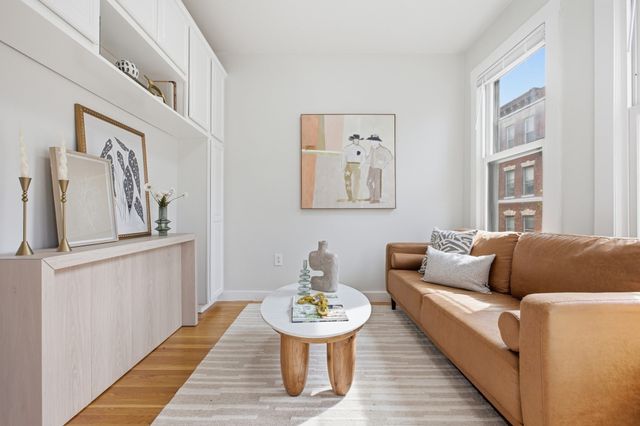 32 Grove St 8, Boston, MA 02114