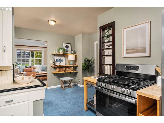4914 N MARYLAND Ave, Portland, OR 97217