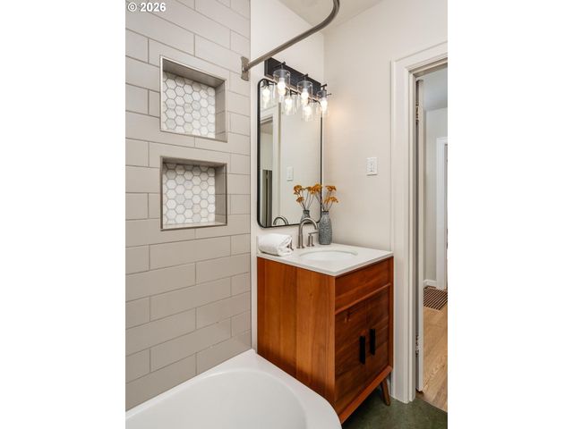 4914 N MARYLAND Ave, Portland, OR 97217