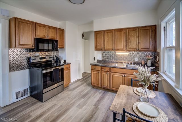 10105 Greenview, Garfield Heights, OH 44125