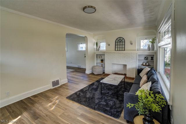 10105 Greenview, Garfield Heights, OH 44125