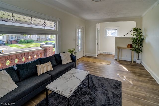 10105 Greenview, Garfield Heights, OH 44125