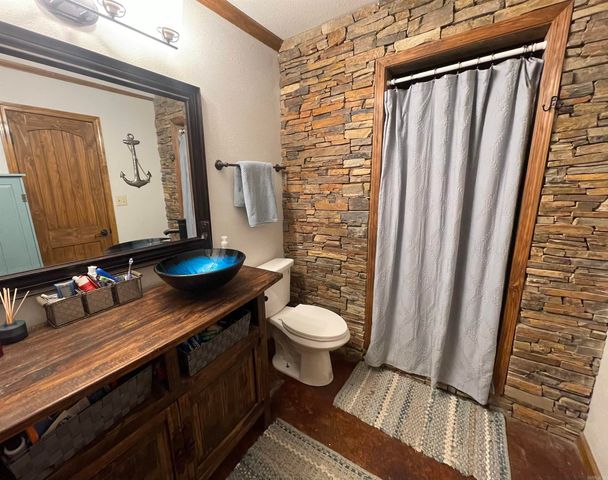 145 Howard Rd., Higden, AR 72067