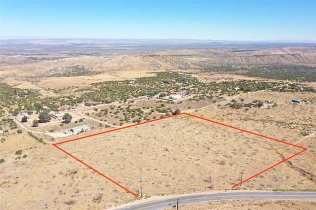 113 Juniper Hills Rd., Juniper Hills, CA 93543