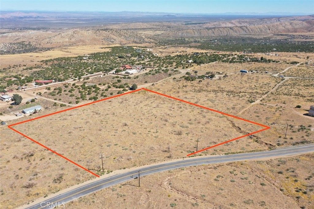 113 Juniper Hills Rd., Juniper Hills, CA 93543
