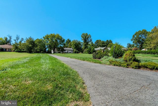 4570 LAWNVALE DR, Gainesville, VA 20155