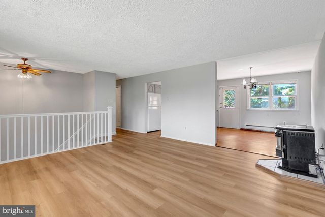 4570 LAWNVALE DR, Gainesville, VA 20155