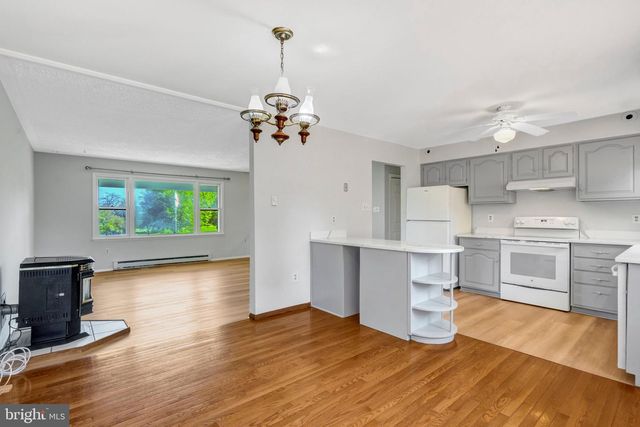 4570 LAWNVALE DR, Gainesville, VA 20155