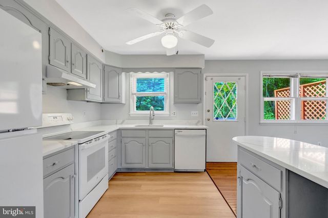 4570 LAWNVALE DR, Gainesville, VA 20155