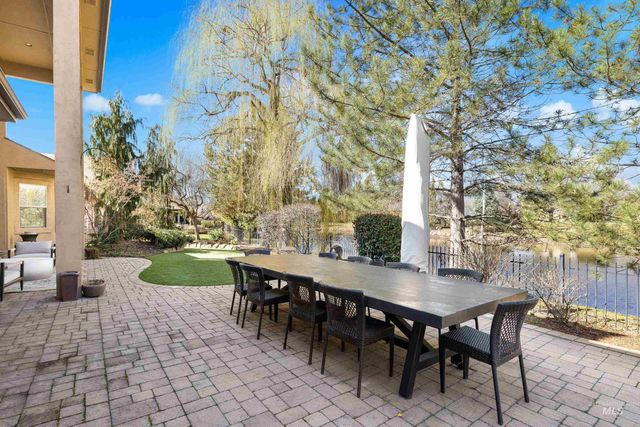 1166 E Rivers End Dr, Eagle, ID 83616