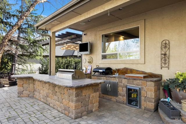 1166 E Rivers End Dr, Eagle, ID 83616