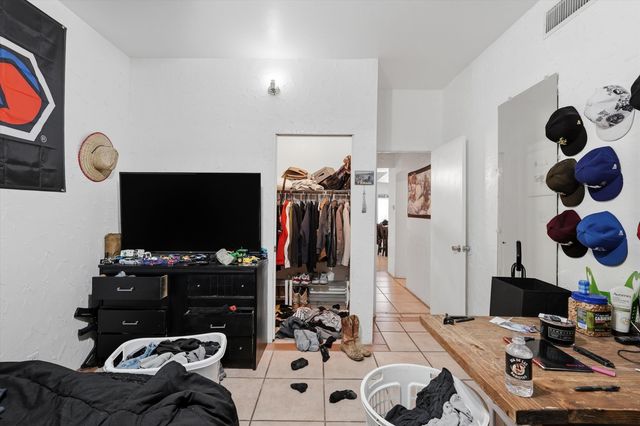 325 San Andres Avenue NW, Albuquerque, NM 87107