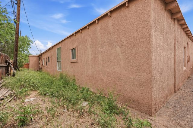325 San Andres Avenue NW, Albuquerque, NM 87107