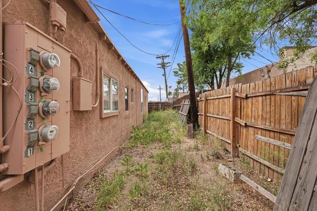325 San Andres Avenue NW, Albuquerque, NM 87107