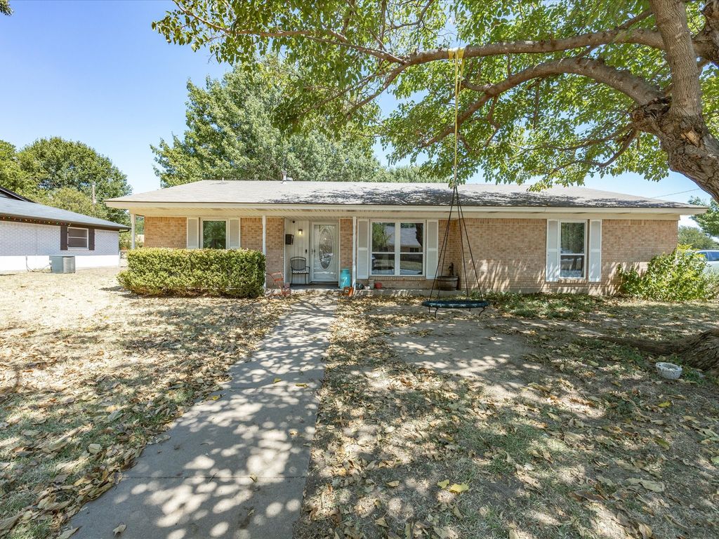 100 NW Jill Ann Drive, Burleson, TX 76028 — exterior