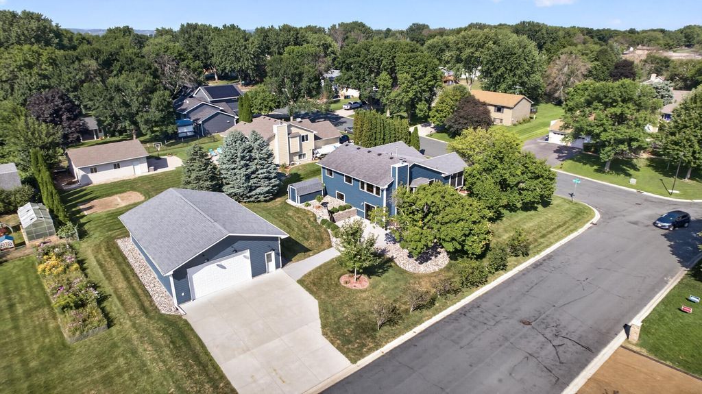 1112 Legion Street S, Shakopee, MN 55379 — exterior