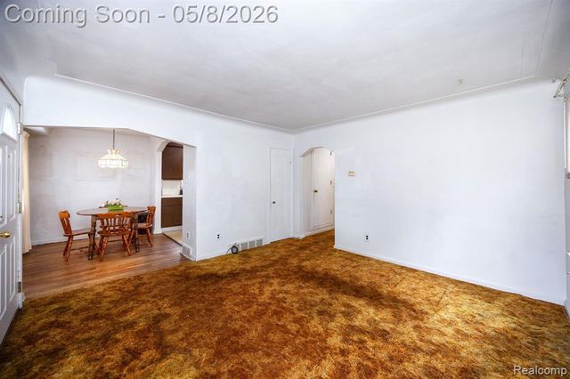 6785 Pelham Road, Allen Park, MI 48101