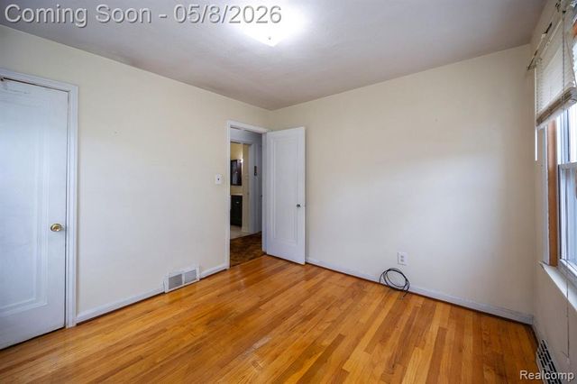 6785 Pelham Road, Allen Park, MI 48101