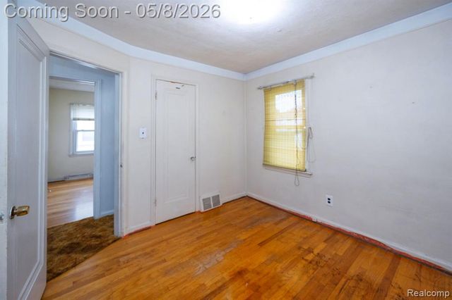 6785 Pelham Road, Allen Park, MI 48101