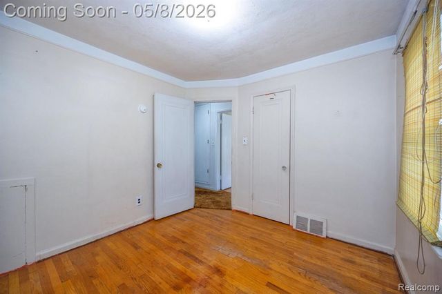 6785 Pelham Road, Allen Park, MI 48101