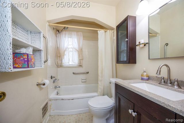 6785 Pelham Road, Allen Park, MI 48101
