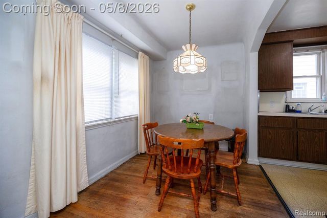 6785 Pelham Road, Allen Park, MI 48101