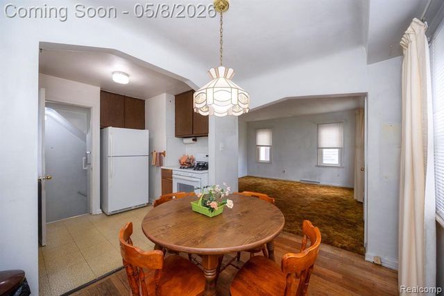6785 Pelham Road, Allen Park, MI 48101